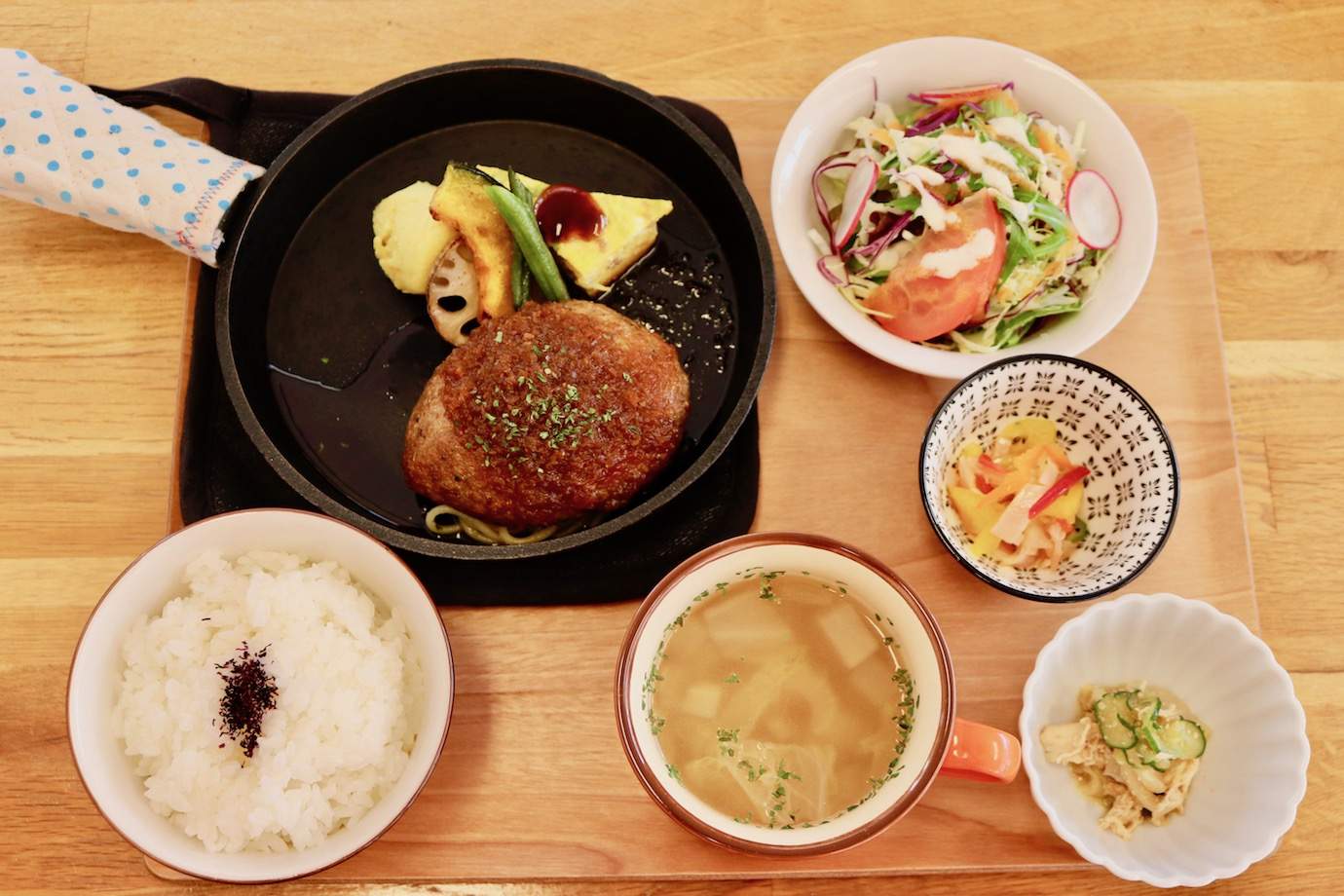 ふわふわハンバーグ定食