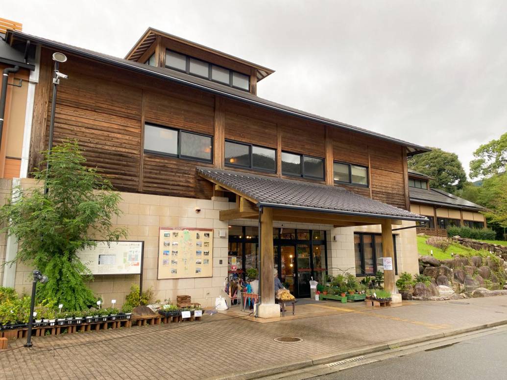 ひがしせふり温泉 山茶花の湯 外気浴は昇天級 サウナ初心者がサウナーに良さを聞いてみた Editors Saga