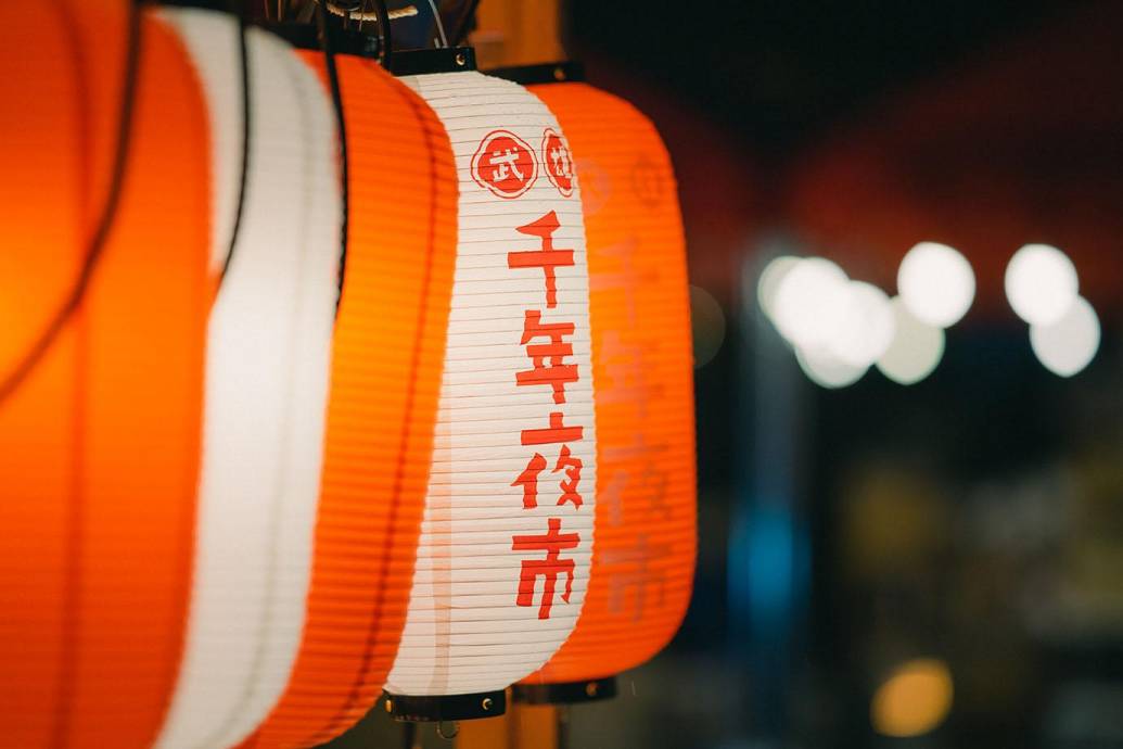 提灯の灯りは、まちへのエール。 この光を、未来の武雄まで。｜武雄千年夜市【SPOTLIGHT SAGA－スポットライト サガ－】