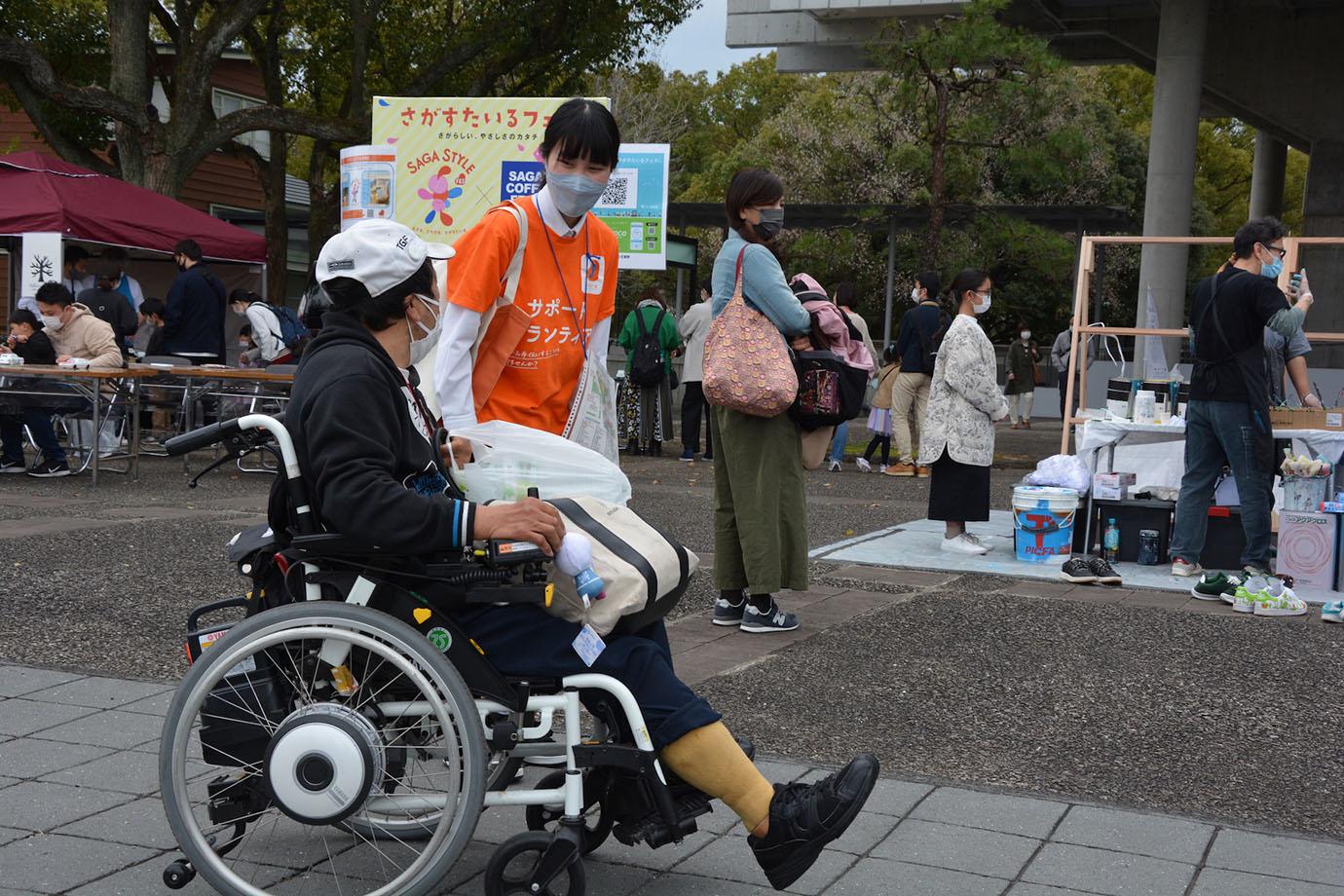 そういう男性はもう町でベビーカー押してますので トップ