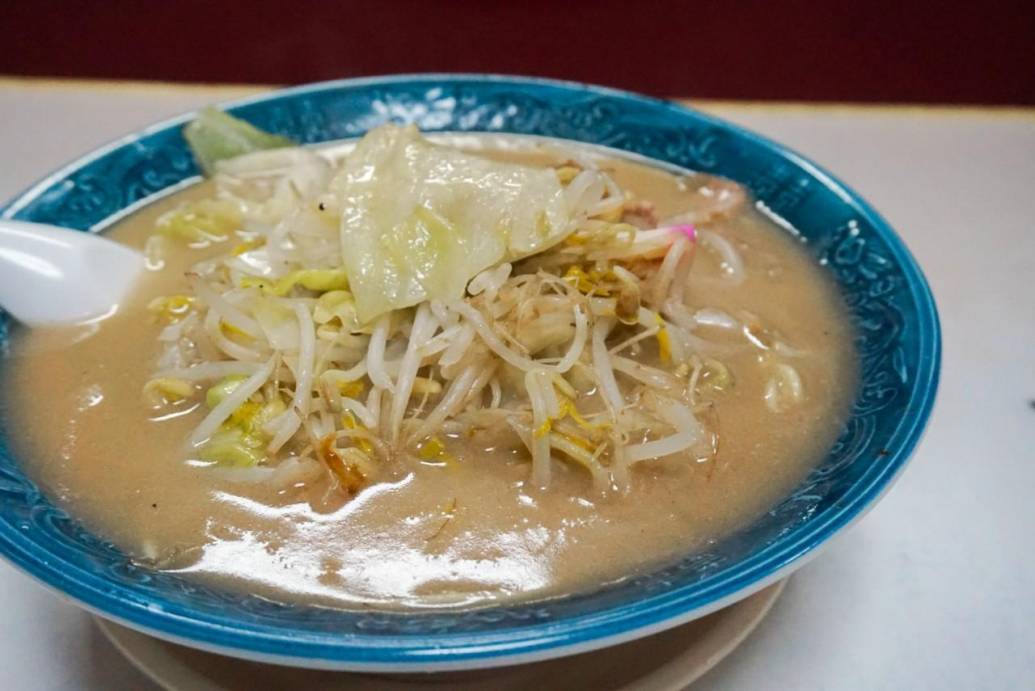 【ビッグワン】佐賀駅前にあるラーメン店。「ただいま」を言いたくなる、ずっとそこにある味。