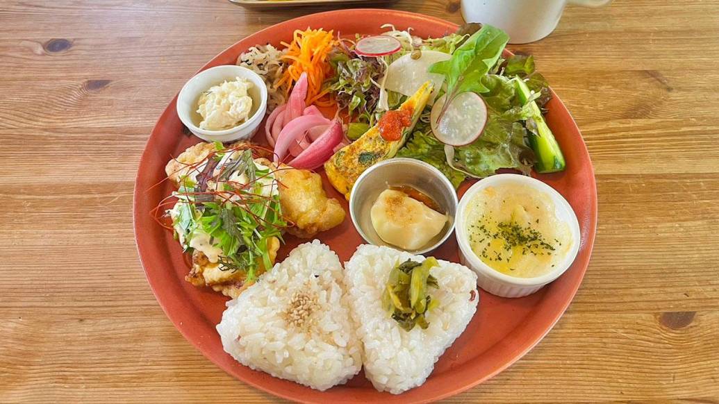 親子で楽しめる！山と田んぼに囲まれた癒しのカフェ『slow café 』