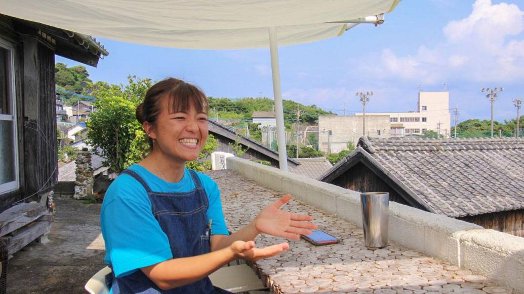 スーパーも飲食店もない離島に一体ナゼ？若いきょうだいが島に開いた「Selfish 加唐島Café 後編」