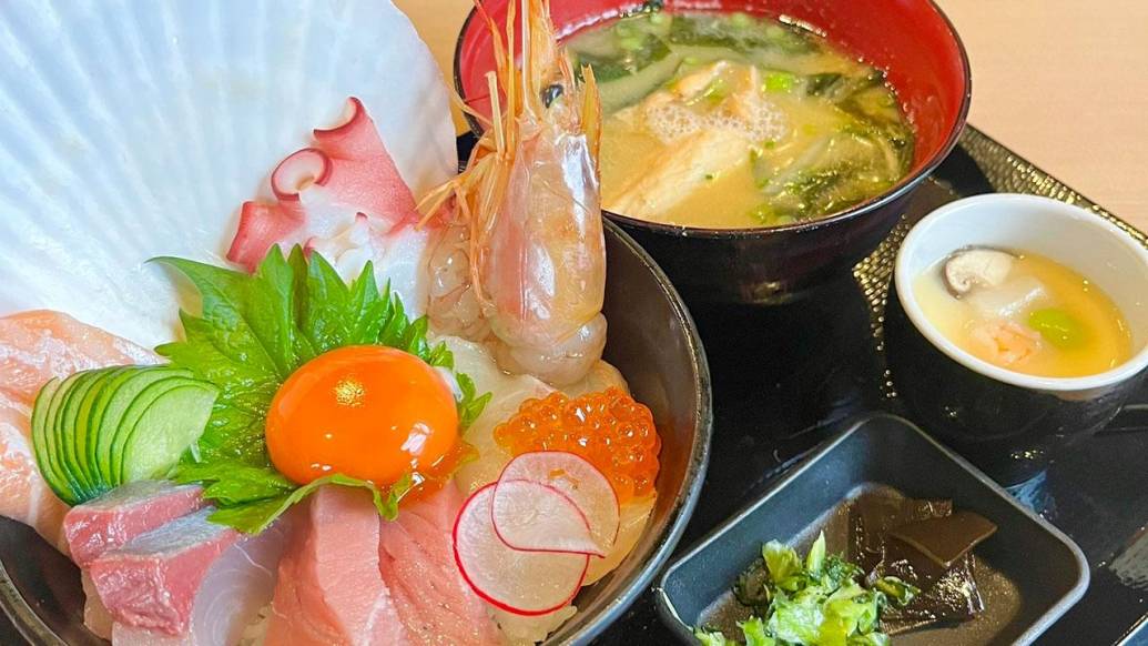 平日ランチ限定！絶品海鮮丼が楽しめる『海鮮丼ぶりなか佐』