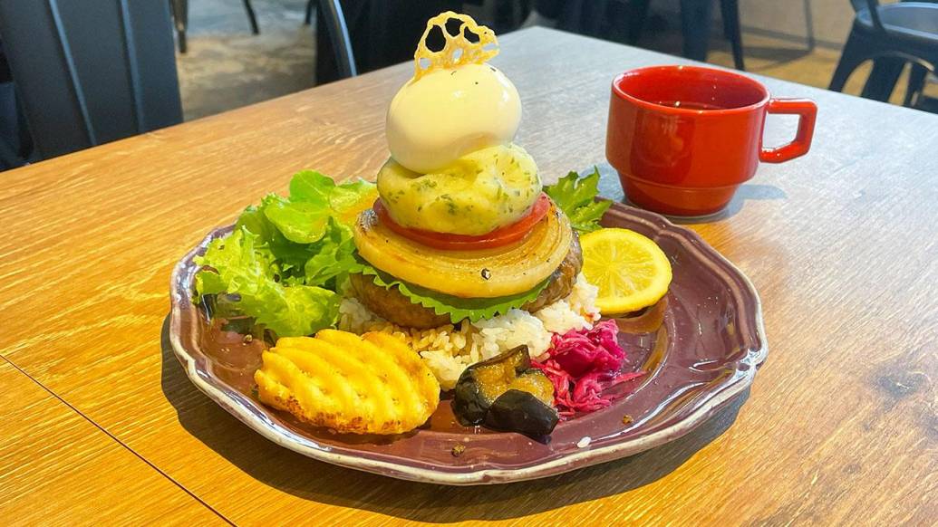 朝から夜まで楽しめる！佐賀駅3分のおしゃれカフェ ROUGH CAFE&DINING BAR