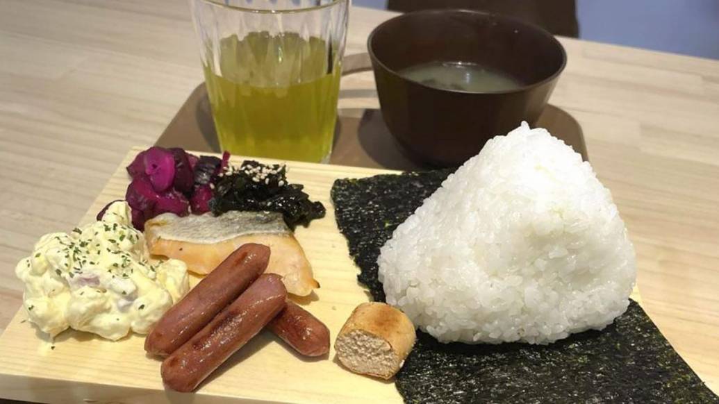 ふっくら食感のおむすび専門店！唐津駅構内にある「おむすび横丁 唐津店」