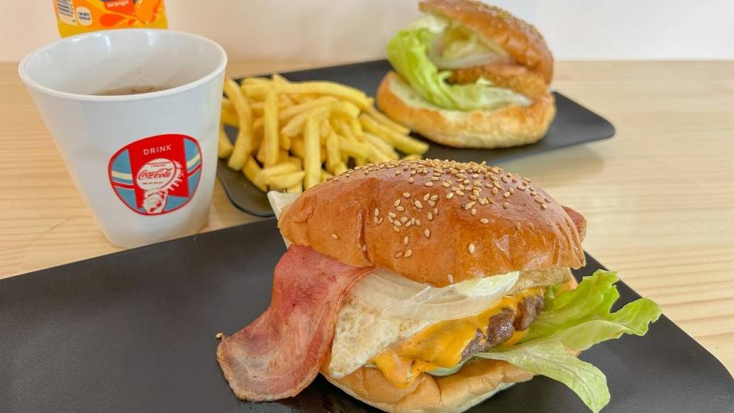 子連れも大歓迎！ボリューム満点なハンバーガーが味わえる「タートルバーガー」