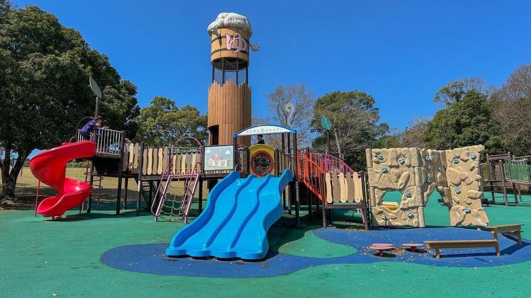 【みゆき公園】嬉野にある広大な芝生広場に温泉をイメージした遊具が楽しすぎる！！