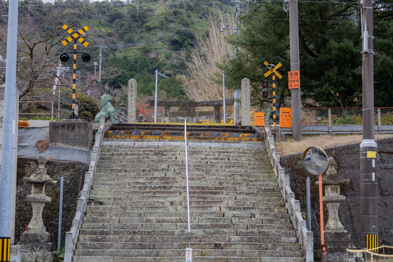 有田町 陶山神社 参道と線路