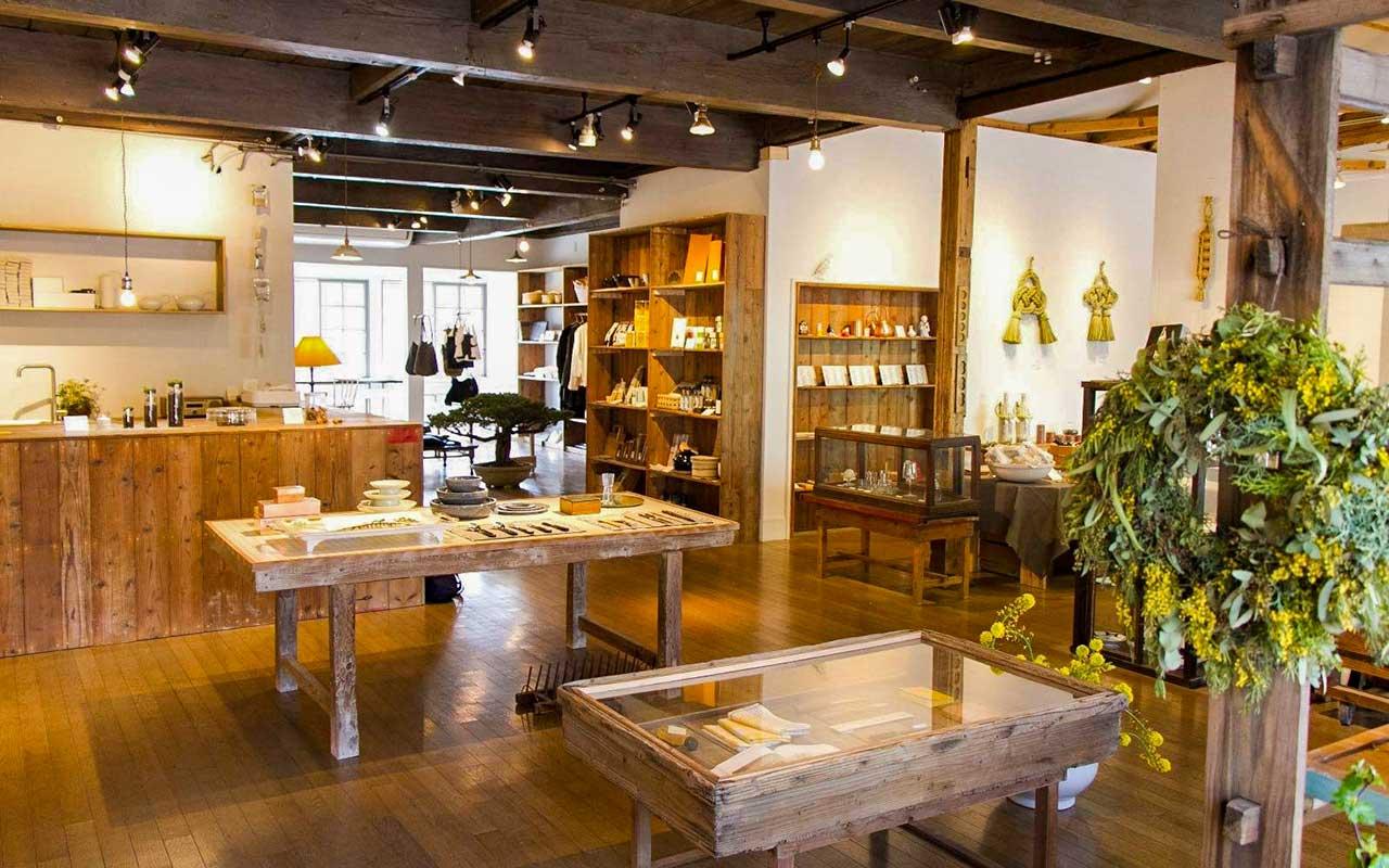 有田町 セレクトショップbowl 古民家をリノベーションした店内